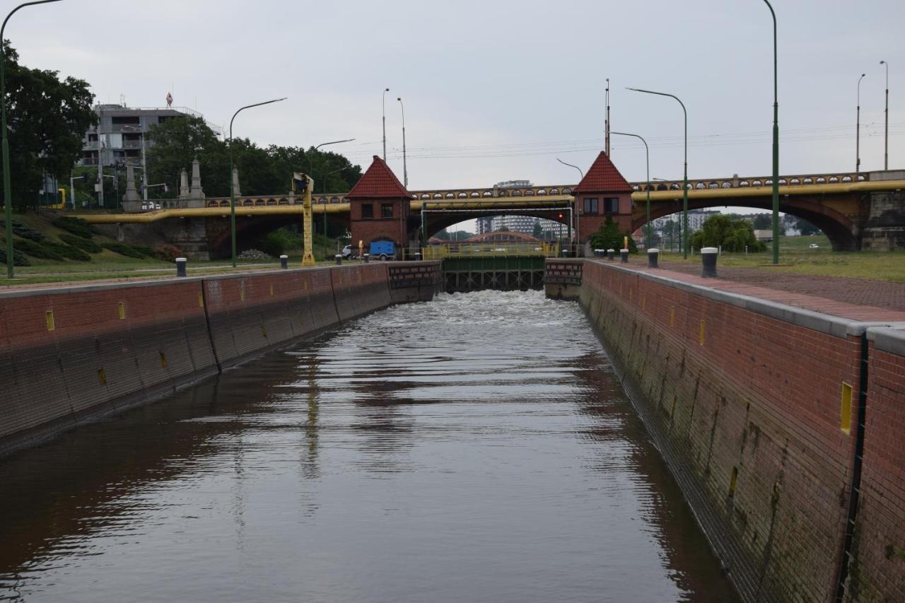 Lemuria Houseboat - Plywajacy Domek Na Wodzie Wrocław Kültér fotó
